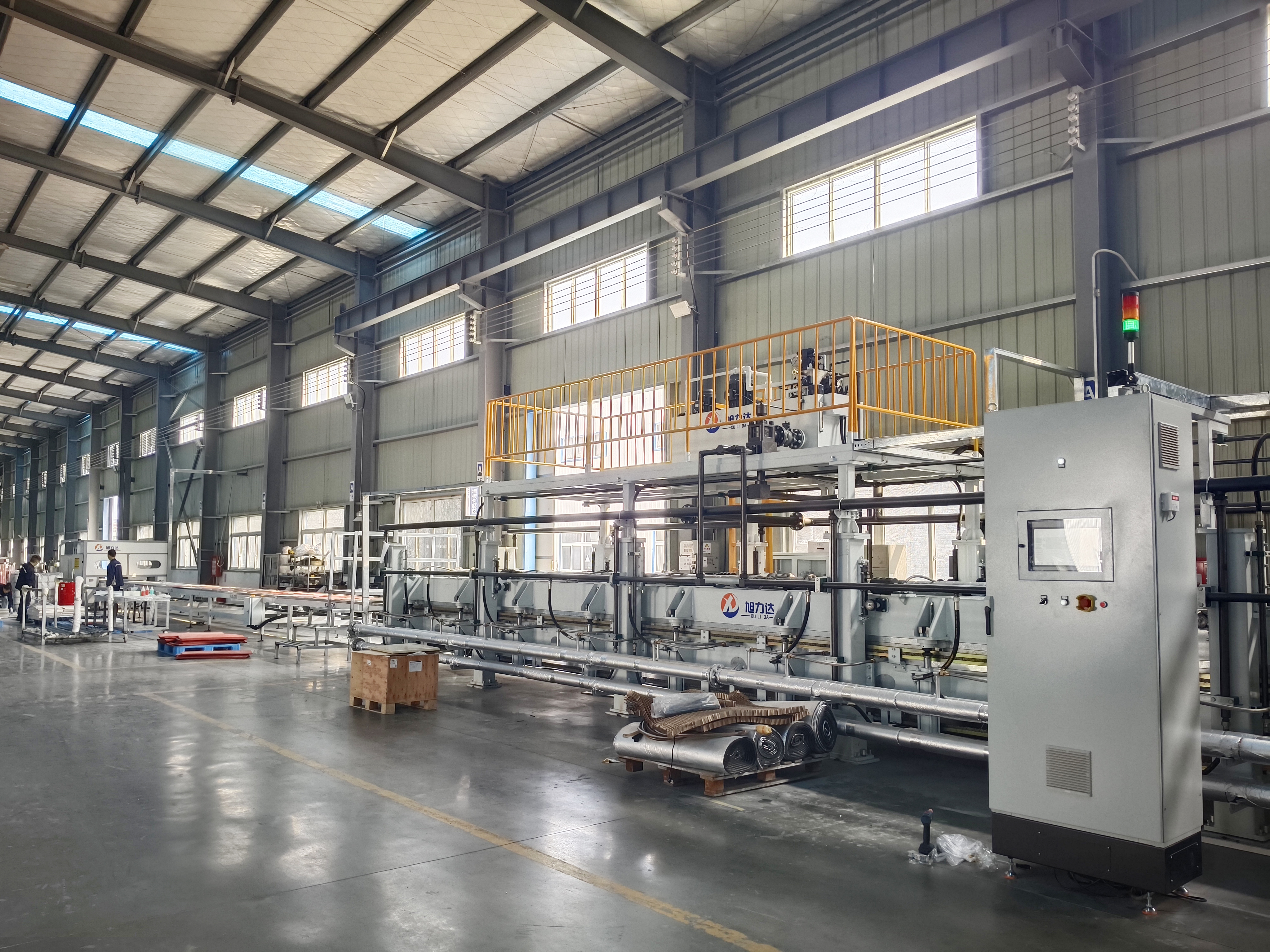 Comparison of Advantages and Disadvantages Between Hot Press and Cold Press for Panel Lamination